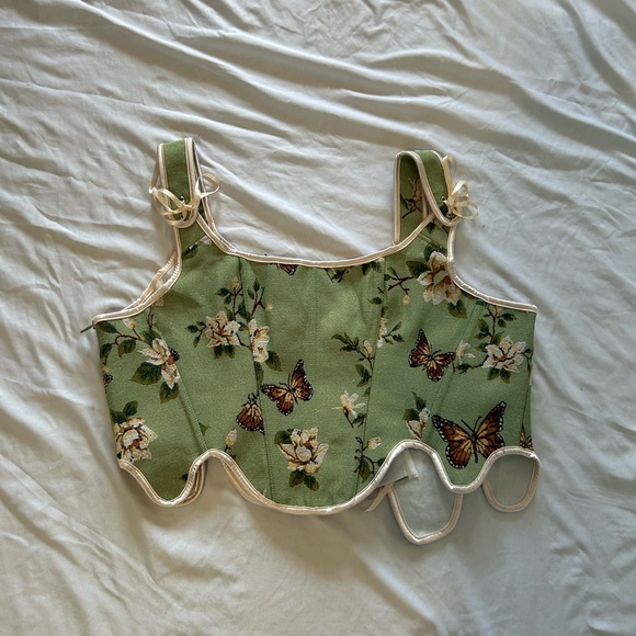 Source Unknown Tops - Source Unknown Green Floral Butterfly Crop Top